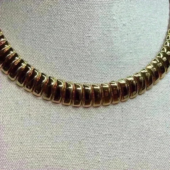 Vintage Gold Bold Necklace - Picture 2 of 3